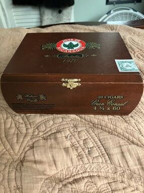 Joya de Nicaragua 20-Cigar Wooden Box in Brown, Vintage 1970’s